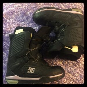 Dc shoe Snowboarding boots great shape